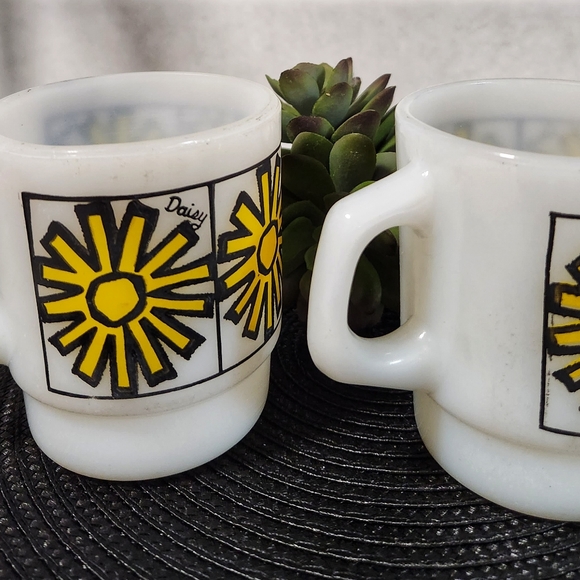 Fire King Set of 2 Yellow Daisy Coffee Cups - Picture 2 of 3